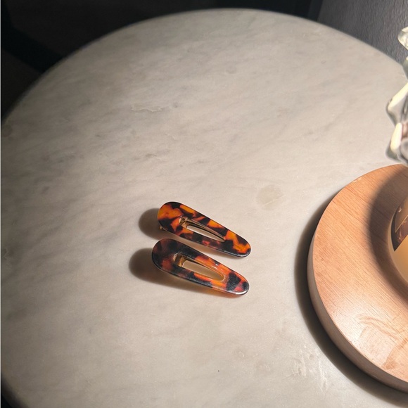 Hair Clips - Picture 3 of 4